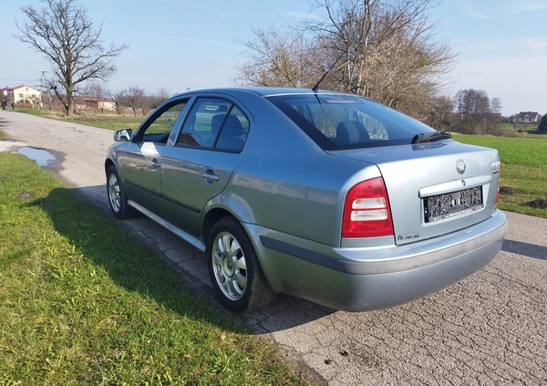 Skoda Octavia cena 8800 przebieg: 189000, rok produkcji 2002 z Zwoleń małe 301